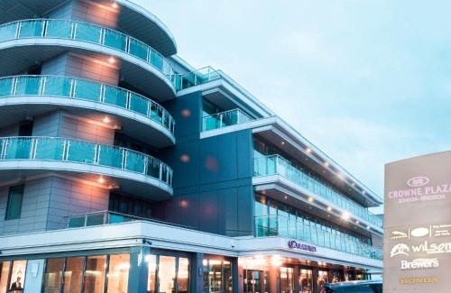 Surbiton Hotel | Crowne Plaza London - Kingston by IHG