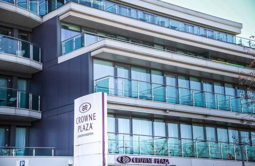 Surbiton Hotel | Crowne Plaza London - Kingston by IHG