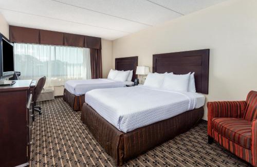 Oak Creek Hotel | Crowne Plaza Milwaukee South by IHG