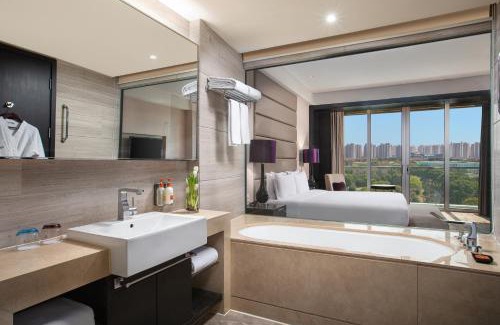 Qingpu Hotel | Crowne Plaza Shanghai Xiayang Lake by IHG