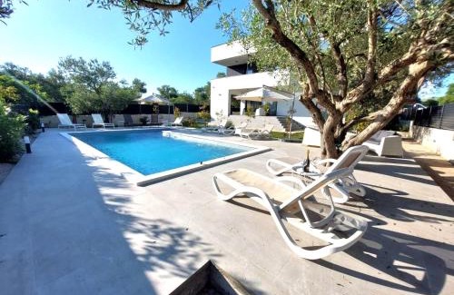 Biograd na Moru Apartment | CROWONDER Sun Dance Apartments with Heated Swimming Pool Seaview and Garden