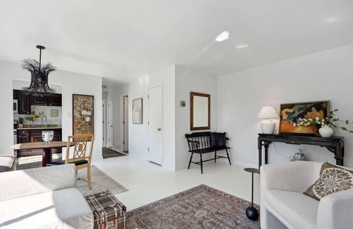 Aurora Highlands Apartment | Crystal City Charm/Free Parking