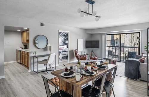 Aurora Highlands Apartment | Crystal City Sleeps 8 Near Metro