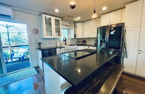 Arapahoe Ridge House | CU & Pearl Pet-Friendly Stay