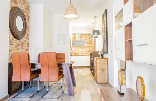 Alhaurin el Grande Apartment | Cubo's Urban Suite Bruno/free wifi/air conditioning