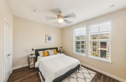 Southeast Houston Apartment | Cullen 4307 I Parking I Pool I Gym I 2bd2bth