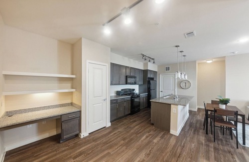 Southeast Houston Apartment | Cullen 5312 I New Construction 2Bd Apt I Gated