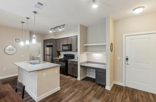 Southeast Houston Apartment | Cullen 6103 I New Construction 1bd Apt I Gated