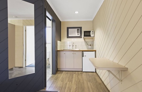 Lakes Entrance Hotel | Cunningham Shore Motel