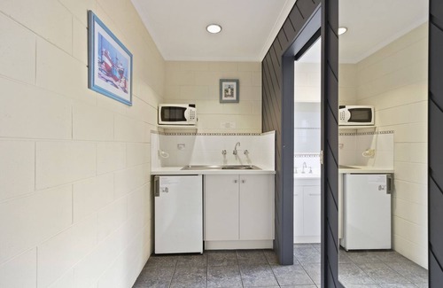 Lakes Entrance Hotel | Cunningham Shore Motel