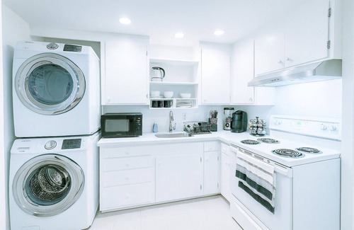 Sunnyvale West Apartment | Cupertino 2BR w/AC/Washer/Dryer/EV on 1F