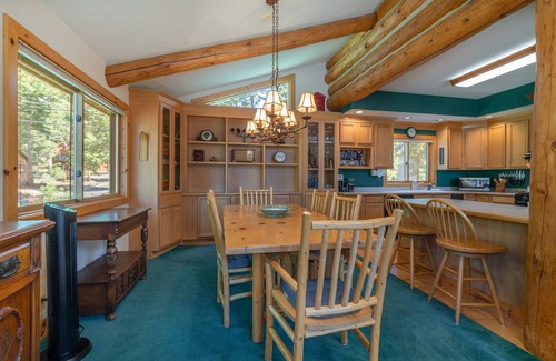 Tahoe Vista House | Custom Mountain Home, walk to park, close to Sandy Beach. EV Charger