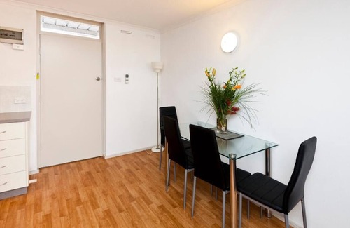 Daglish Apartment | Cute and affordable park side accommodation