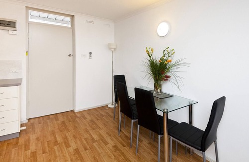 Daglish Apartment | Cute and affordable park side accommodation