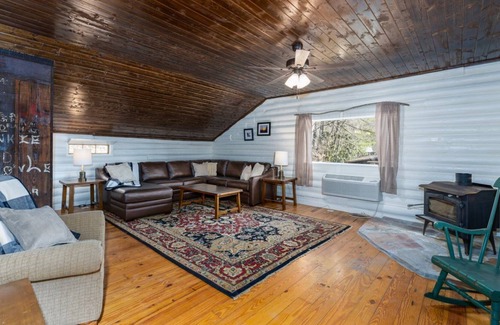 Brevard Cabin | Cute, Charming, Plenty of Deck Space to Enjoy the Lake Views
