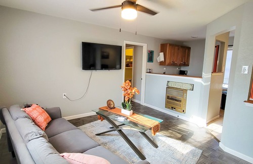 Abilene Apartment | Cute, cozy, 1b1b apartment above a garage near Hendricks North