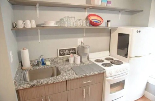 Detroit Apartment | Cute & Cozy North End Studio