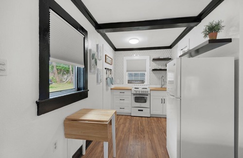 Downtown Cottage | Cute little cottage located 2 blocks from the heart of Downtown Pensacola.