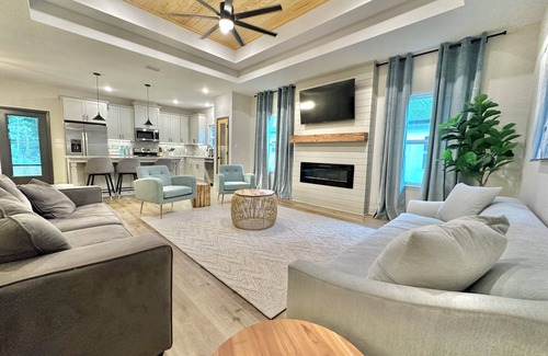 Tallahassee House | Cute Midtown Modern 4 bed 2 bath sleeps 8