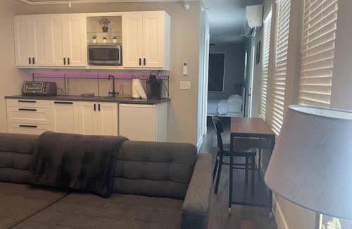 Downtown Omaha Apartment | Cute Modern Apartment in Downtown Omaha