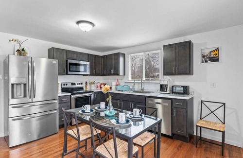 Imperial House | Cute ranch house -quiet & safe -3 BR 1 Bath