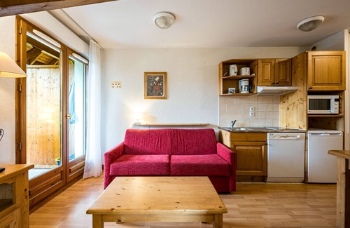 Giez Apartment | Cute studio apartment, sleeps 4, mountain view