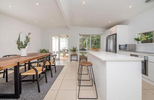 Rosebud House | Cutest Cottage on Fourth walk to the Beach