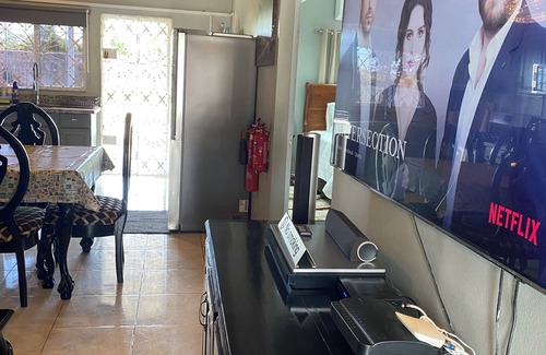 Old Harbour House | CW Palace Wifi and Air Conditioning