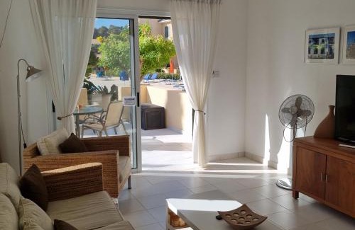 Polis House | Cyprus 2 beds ensuite pool patio wifi parking