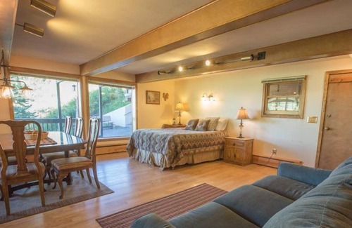Glenwood Springs Condo | D1: Larger than the standard Studio, D1 has lots of extra space and great views.