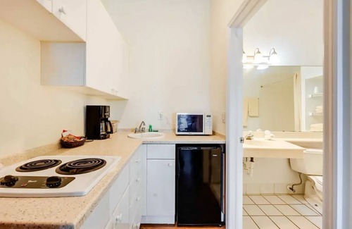 Naples Condo | D153 - 2 Queen Size Beds