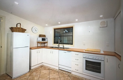 Bonney Cottage | Dalton on the Lake - Bed and Breakfast on the Lake