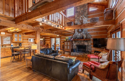 Boone Cabin | Daniel Boone Lodge- Hot Tub-Pet Friendly-Pool Table-Nearby New River