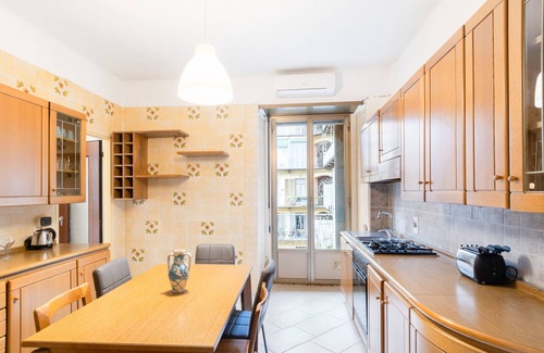 San Salvario Apartment | Dante Subway Apartment