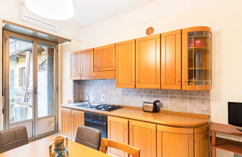 San Salvario Apartment | Dante Subway Apartment