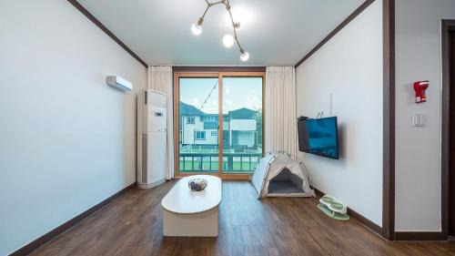 Danyang House | Danyang Machu Picchu Dog Garden