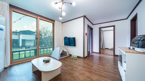 Danyang House | Danyang Machu Picchu Dog Garden