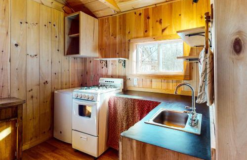 Otter Creek Hotel | Davis Cabin