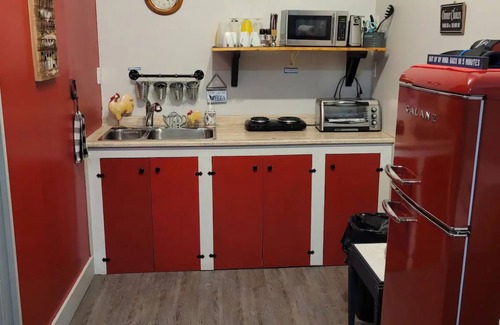 Reynolds Cabin | Dawson's Cabin is your private country getaway with seasonal pool and hottub.