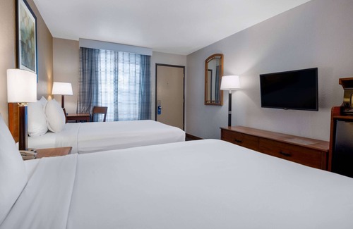 Encinitas Hotel | Days Inn by Wyndham Encinitas Moonlight Beach