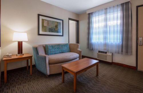 Encinitas Hotel | Days Inn by Wyndham Encinitas Moonlight Beach