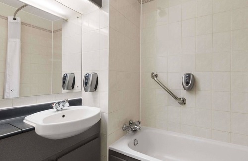 Hollingbourne Hotel | Days Inn by Wyndham Maidstone