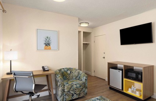 Kihei Hotel | Days Inn by Wyndham Maui Oceanfront