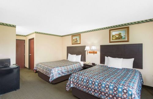 Sullivan Hotel | Days Inn by Wyndham Sullivan