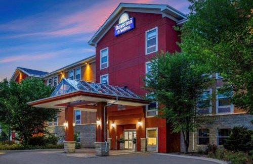 Sherwood Park Hotel | Days Inn & Suites by Wyndham Sherwood Park Edmonton