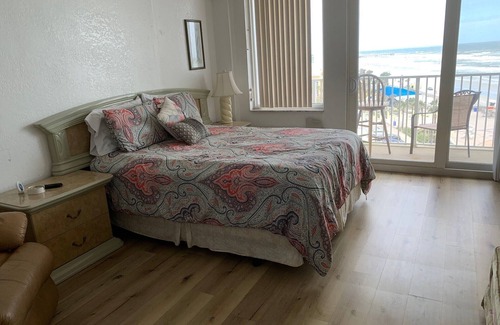 Daytona Beach Resort | DAYTONA GETAWAY OCEAN FRONT CONDO