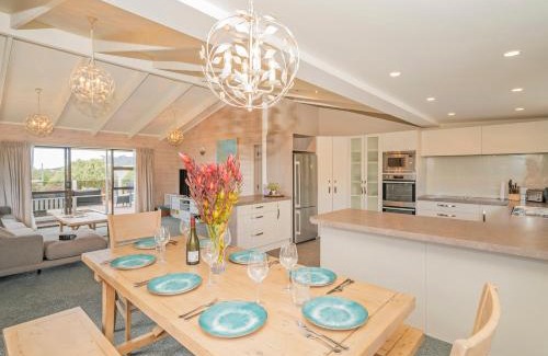Cooks Beach House | Daze Away - Cooks Beach Holiday Home