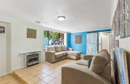 Deception Bay House | DB18 Tranquil 3B2B Retreat with parking