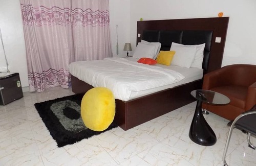 Ibadan Hotel | De Fellas Palace Hotel & Suites