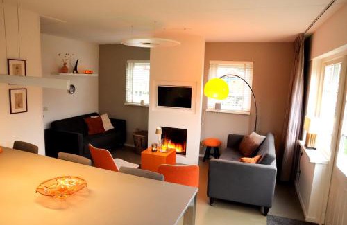 Lievelde House | De Goudvink 7-persoons, overdekte hottub en loungebank, finse sauna, wifi, sunshower